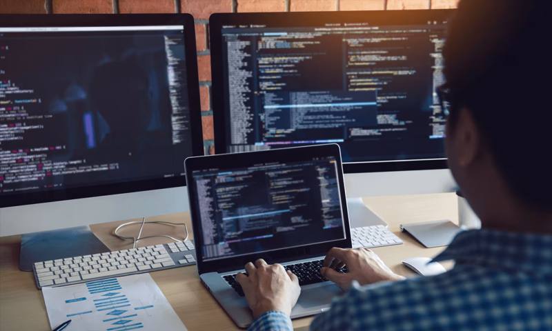 数据科学选型:R与Python如何赋能新乡县网站建设?